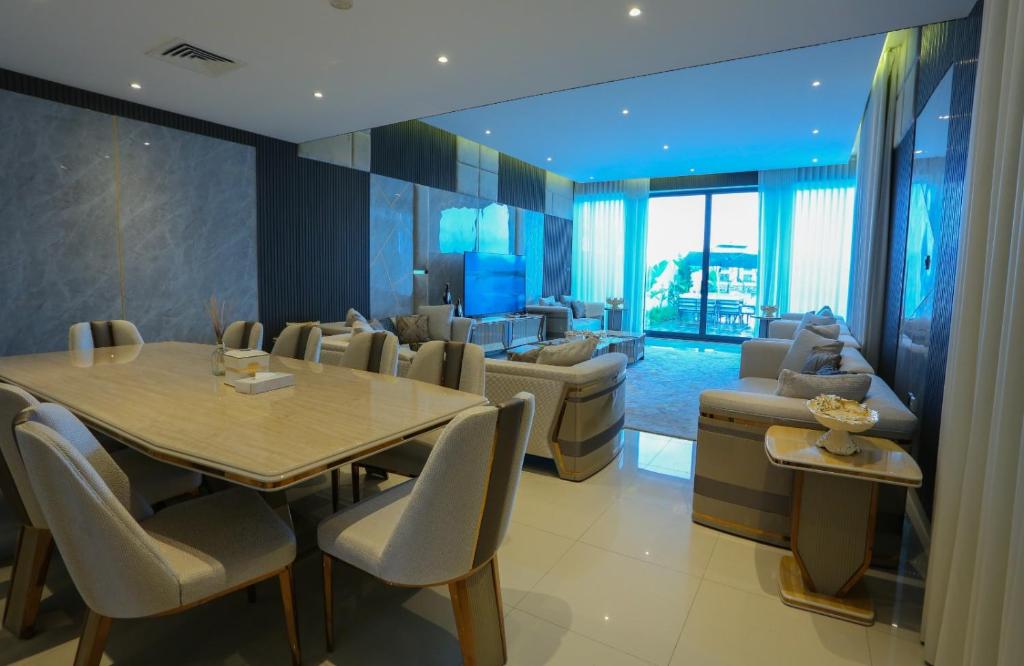 Posezení v ubytování Luxury Villa sea view and free paddle boat - Al Dana Island Fujairah