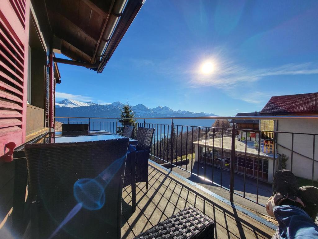 a balcony of a house with a view of the water at Chalet Lilo 4 Zimmer big View in Beatenberg