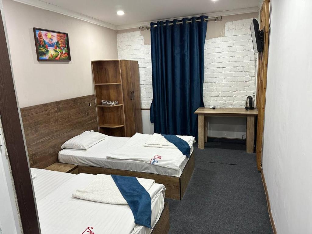 Ilhombek Guest House Hotel - Habitación Doble Con Baño