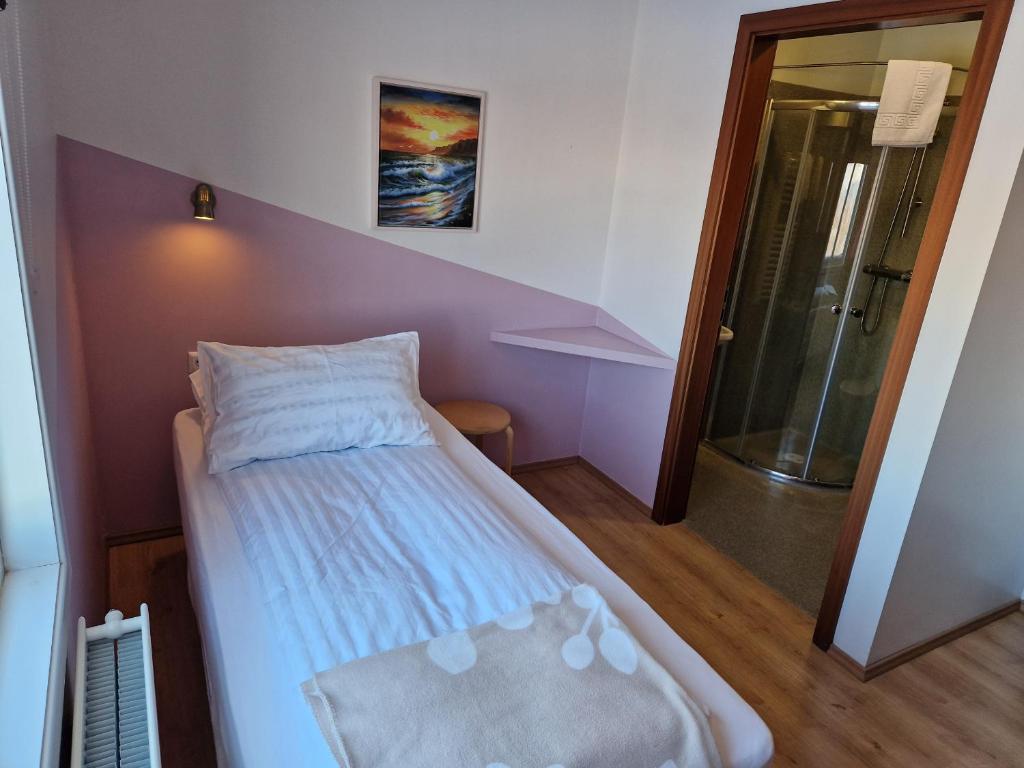Postel nebo postele na pokoji v ubytování Gauksmýri guesthouse lodge