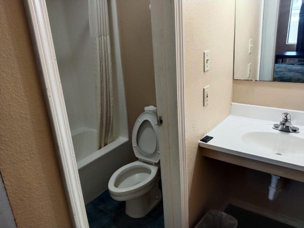 American Motel - Standard Queen Room