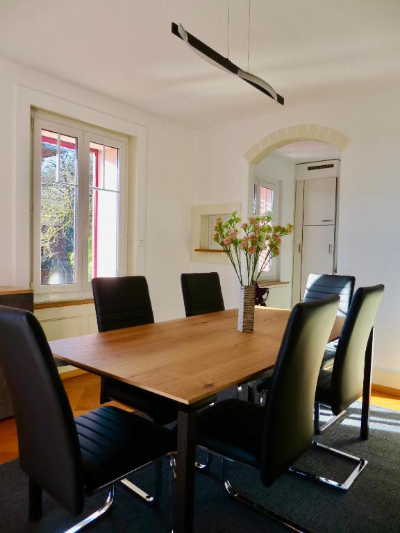 Fotografie z fotogalerie ubytování Chez Carole (4 pièces) v destinaci Neuchâtel
