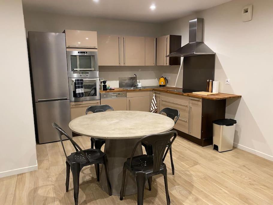 Η κουζίνα ή μικρή κουζίνα στο Appartement T2 spacieux et équipé