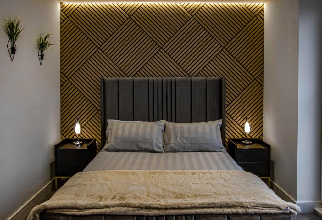 Säng eller sängar i ett rum på River View Luxury Apartment