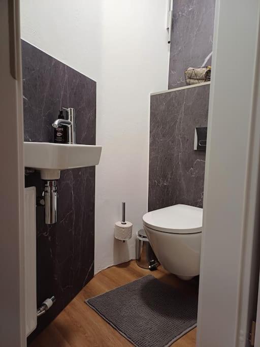 Koupelna v ubytování Ruhige Stadtwohnung, 107 m2