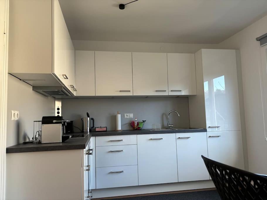 Kuchyň nebo kuchyňský kout v ubytování Ruhige Stadtwohnung, 107 m2