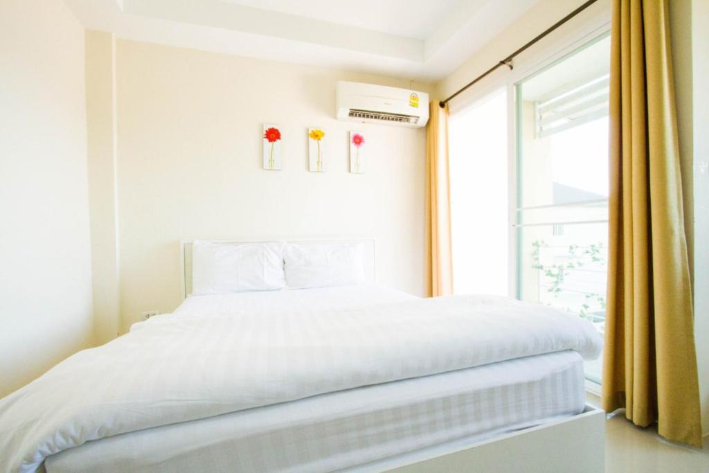 Postel nebo postele na pokoji v ubytování Lotus Suite Hua Hin