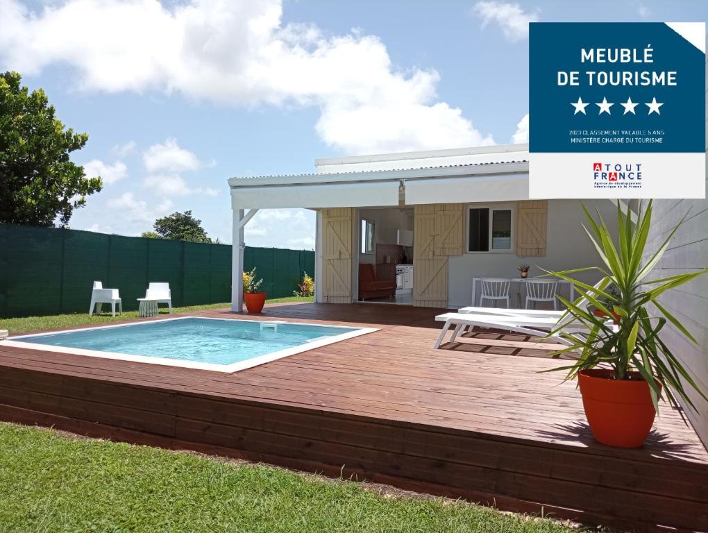 Casa con piscina y terraza con casa en Villa Miella avec piscine privée, en Saint-François