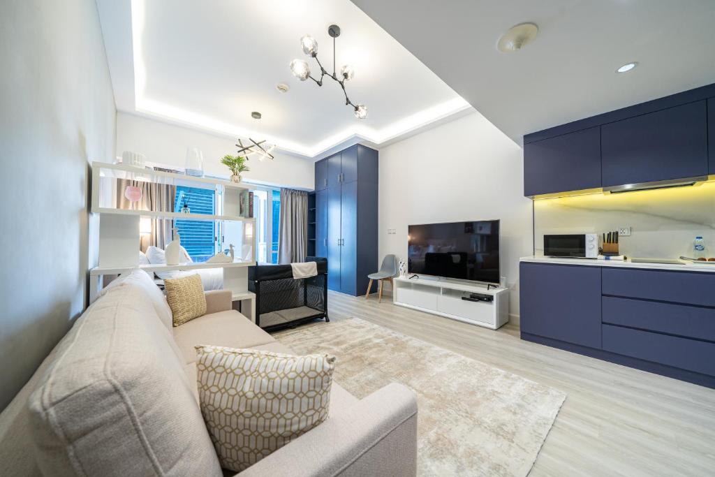 Lake View Beautiful Family Studio in JLT Metro 1 min walk, Dubai
