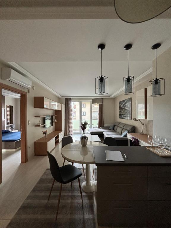 Casa Elisabetta 1082 Budapest, 5 Corvin sétány kép - 1