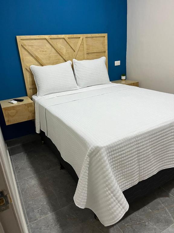Postel nebo postele na pokoji v ubytování WE Hotel, La Lima