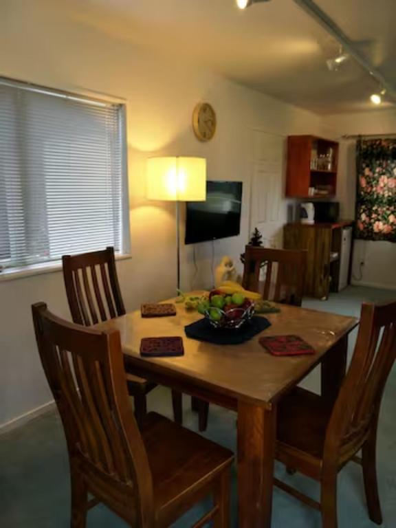 Amazing Lakeview Loft - Resim 11