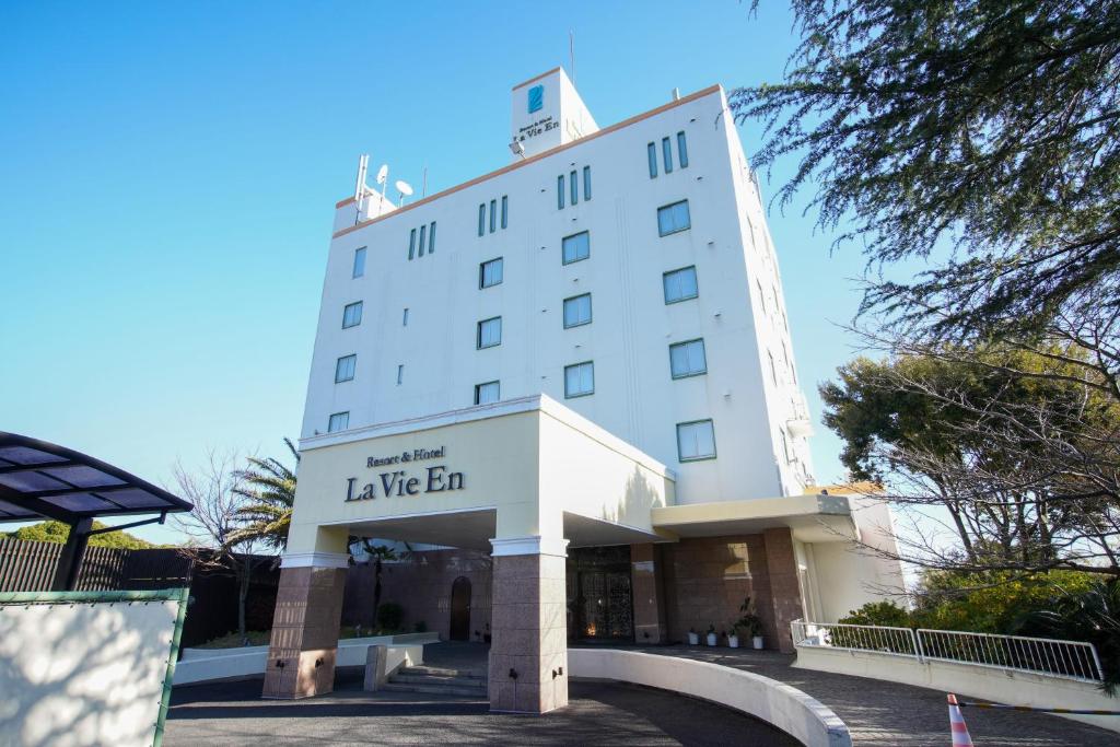 a large white building with a sign in front of it at ホテル ラヴィアン HOTEL Lavien 