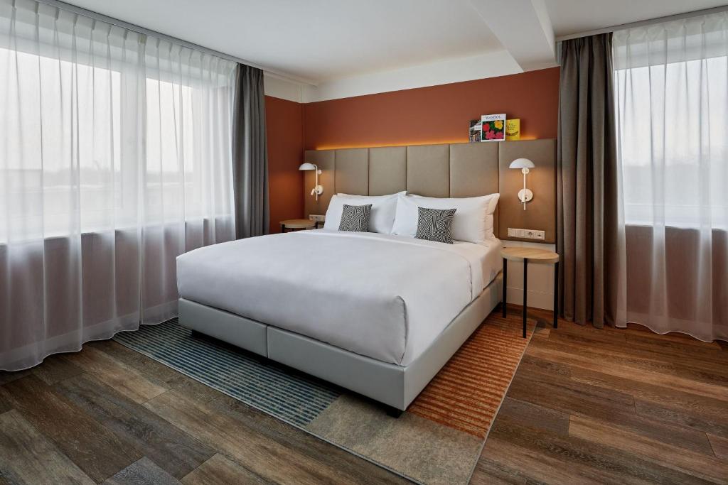 the Deutz, a Tribute Portfolio Hotel - Superior Corner King Room