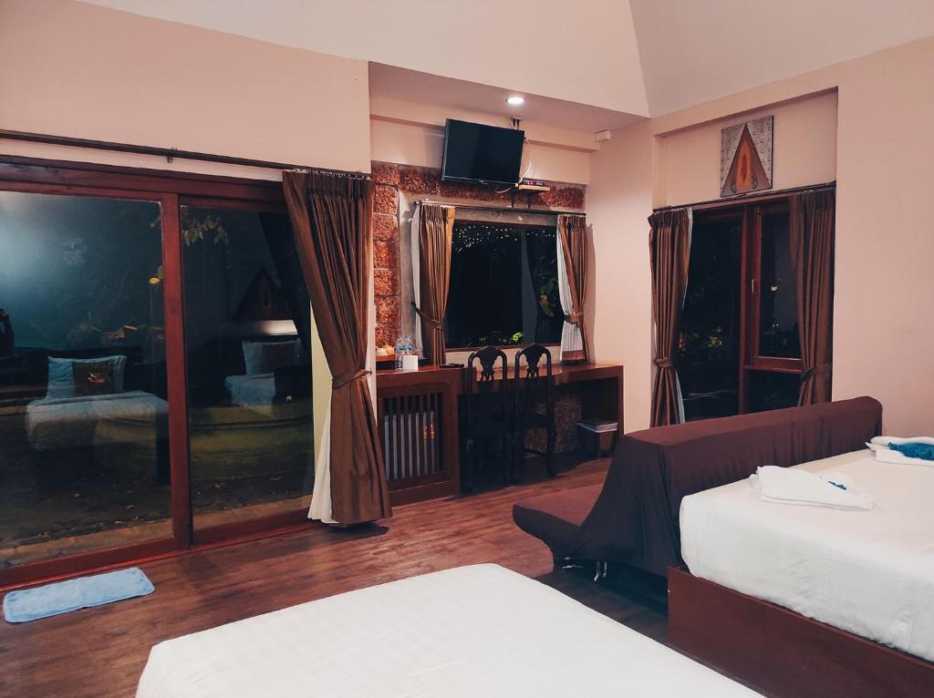 Postel nebo postele na pokoji v ubytování Foresto Sukhothai Guesthome