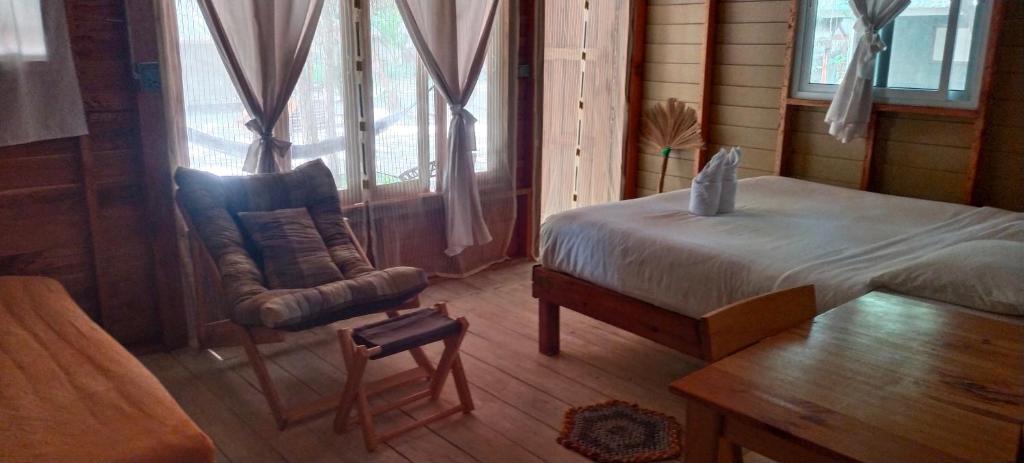 Gallery image of Lazy Hut in Ko Phayam