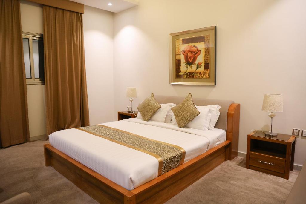 Postel nebo postele na pokoji v ubytování Mrfaaliah for Furnished Apartments مرفا عاليه للشقق المخدومة