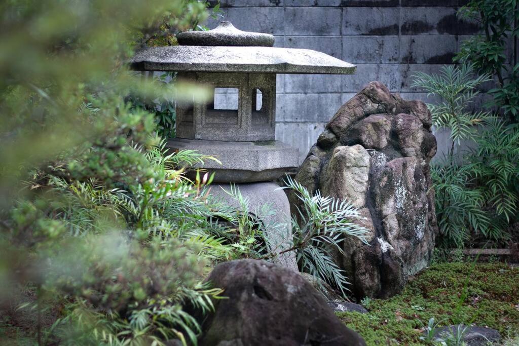 Zahrada ubytování 日々の宿: 宇野駅から車で5分 直島へ 最大7名様 古民家貸切 一棟貸し
