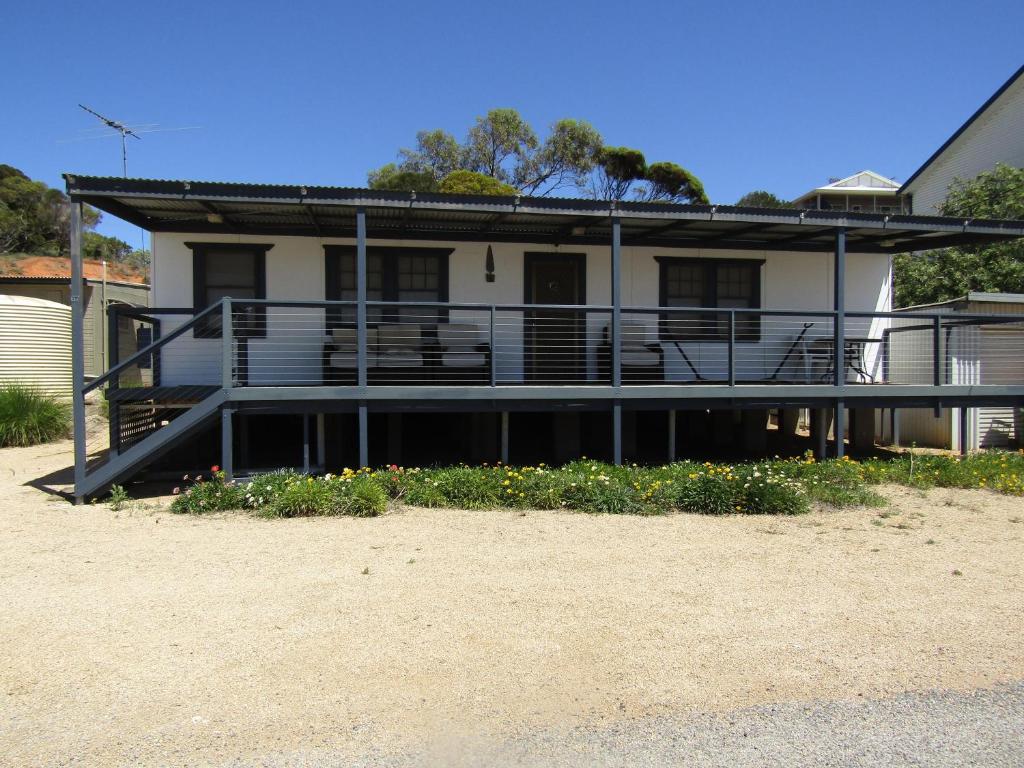 a house with a porch and a balcony at Bonnie Bliss - James Well in Perara