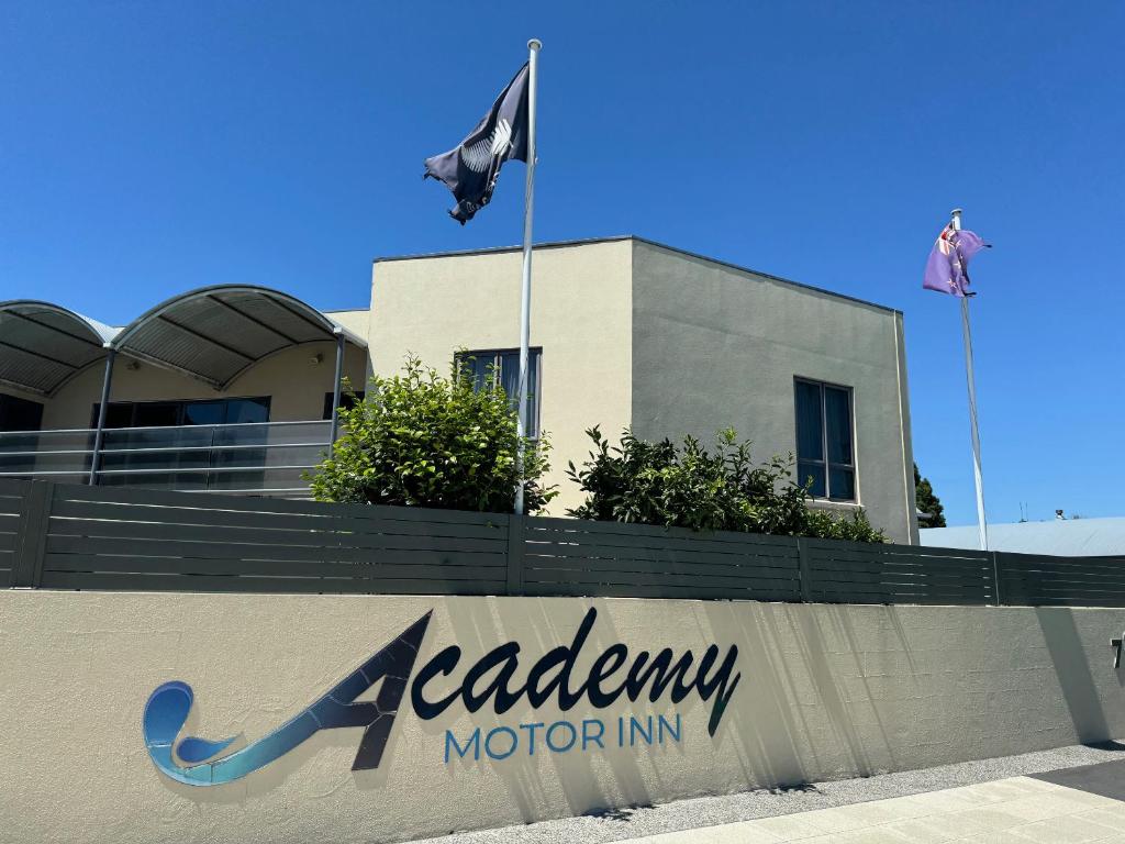 aadaleway motor inn sign in front of a building at Academy Motor Inn in Tauranga
