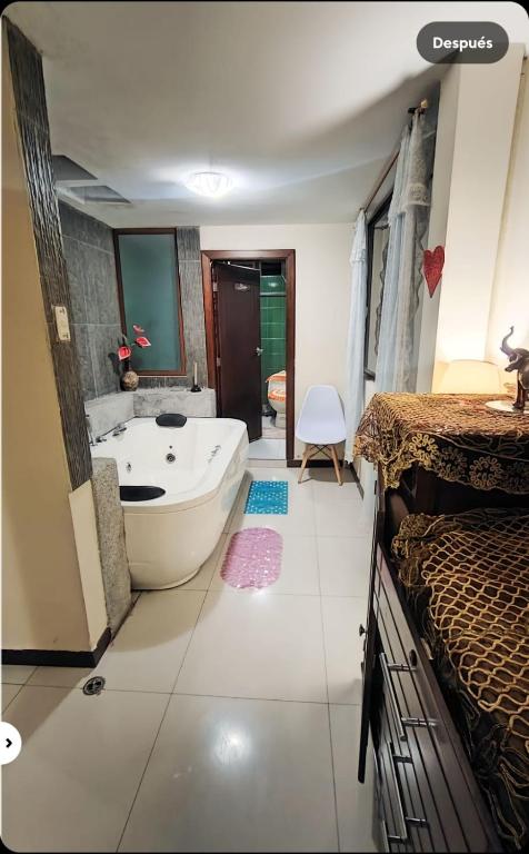 Koupelna v ubytování TURI Suite con Jacuzzi, centro de la ciudad