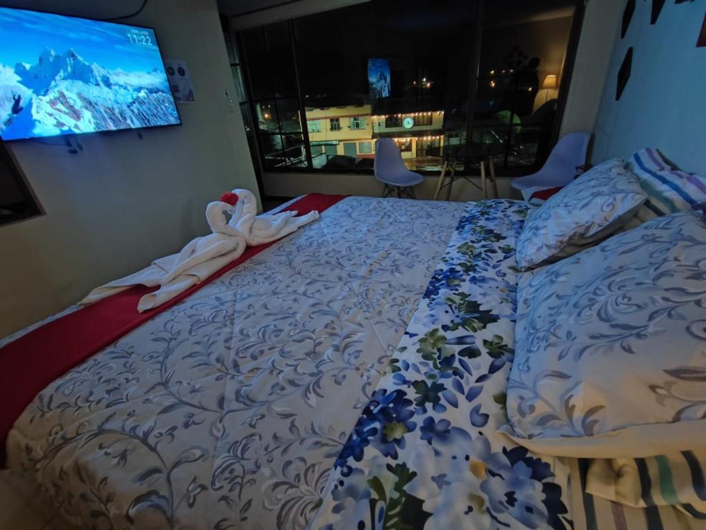 Postel nebo postele na pokoji v ubytování TURI Suite con Jacuzzi, centro de la ciudad