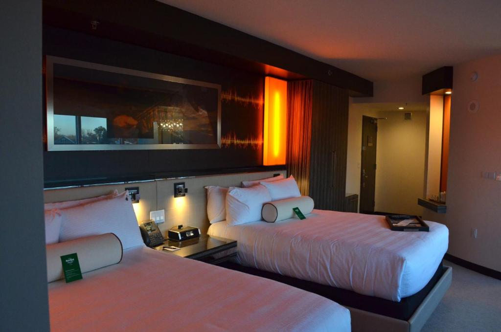 Ein Bett oder Betten in einem Zimmer der Unterkunft Hard Rock Hotel &amp; Casino Biloxi