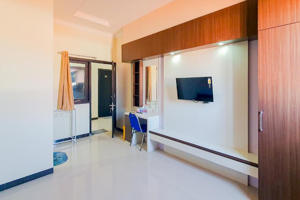 Rose Hotel Bangkalan - 豪华双胞胎房间