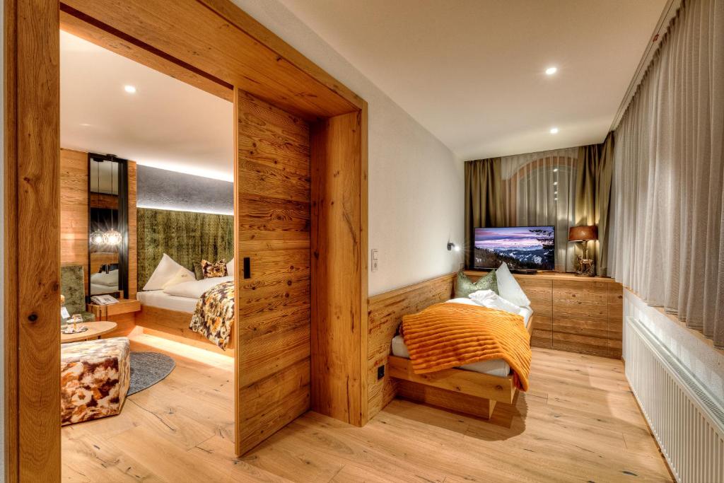 TV a/nebo společenská místnost v ubytování Hotel Sonne Ischgl