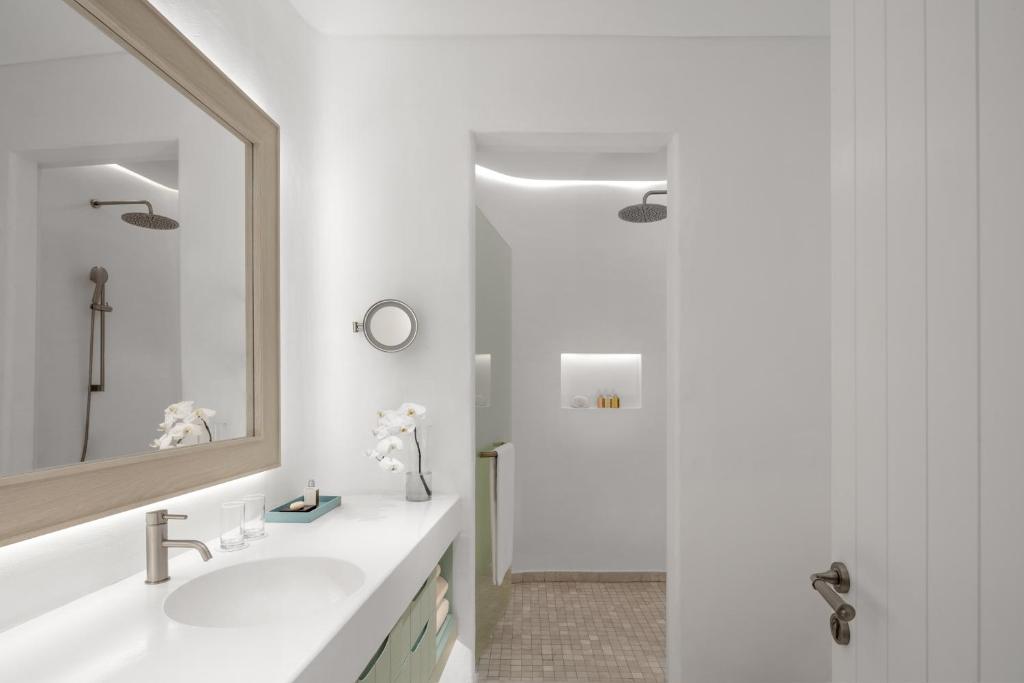 Koupelna v ubytování Anantara Santorini Abu Dhabi Retreat-Adults Only