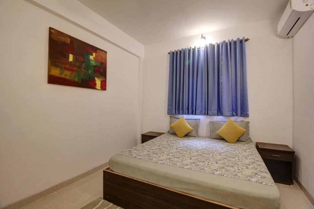 Postel nebo postele na pokoji v ubytování Rahul Service Apartment