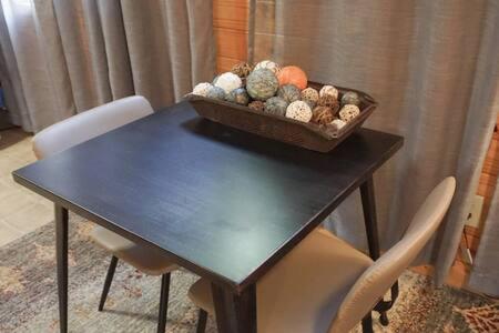 Cuddles, 1 Bedroom Studio, Walk to Downtown and Hiking Trails! photo