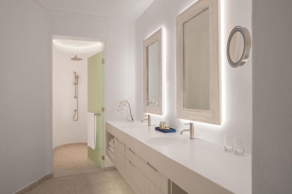 Koupelna v ubytování Anantara Santorini Abu Dhabi Retreat-Adults Only
