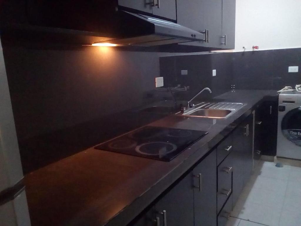 a kitchen with a sink and a counter top at Hermosa Casa Vacacional MARINA in Playa del Carmen