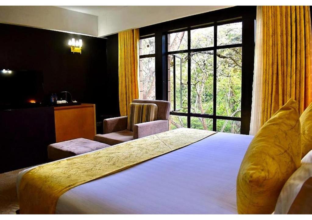 Postel nebo postele na pokoji v ubytování West Wood Hotel