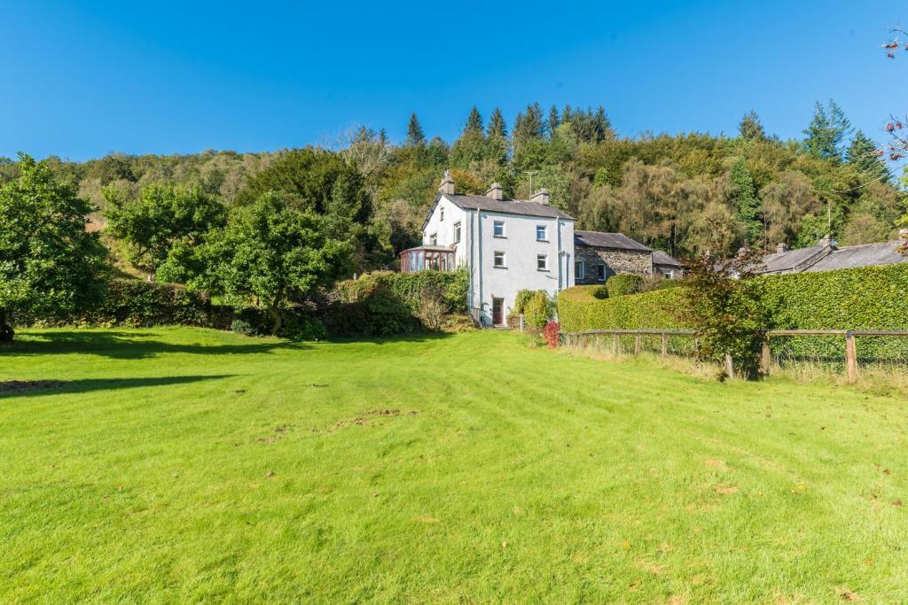 Zahrada ubytování Lakeland farmhouse with an acre of gardens, games room and free parking