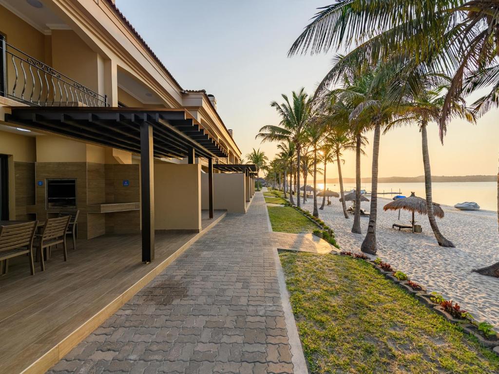 San Martinho Beach Club - Three Bedroom Duplex Apartment With Patio
