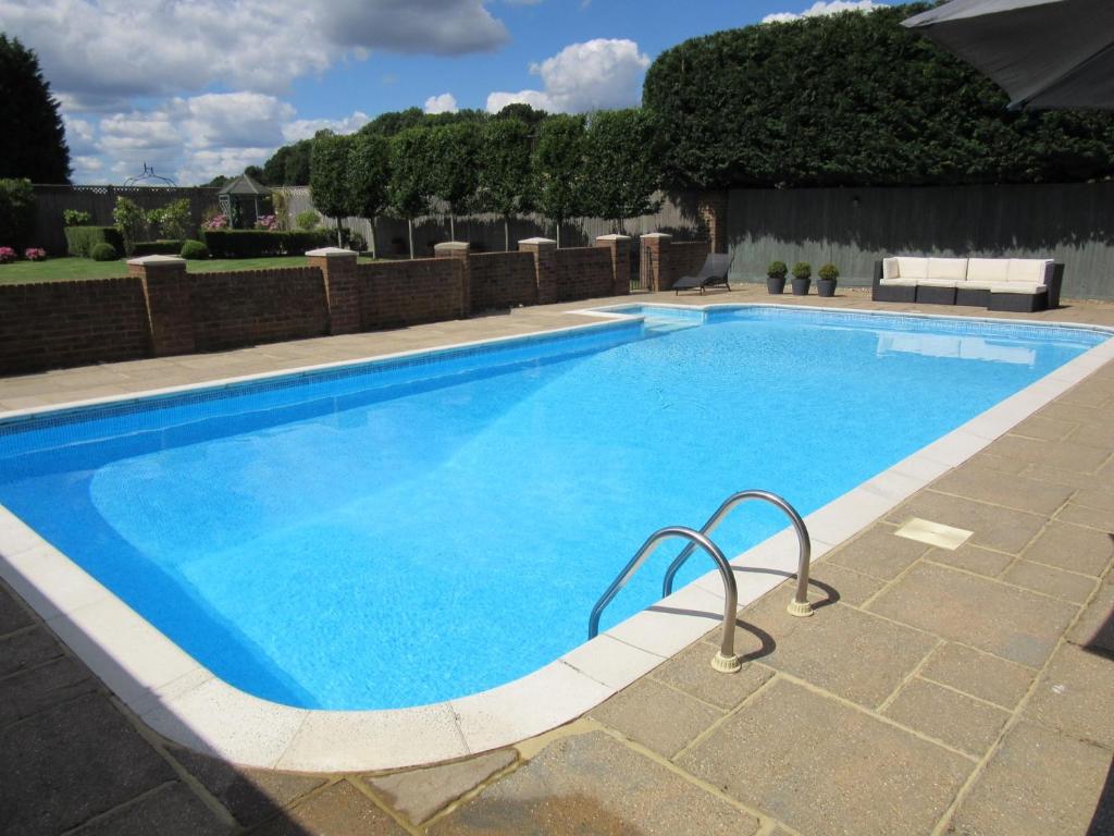 a large swimming pool with blue water at 1 Bed in Tunbridge Wells 43355 