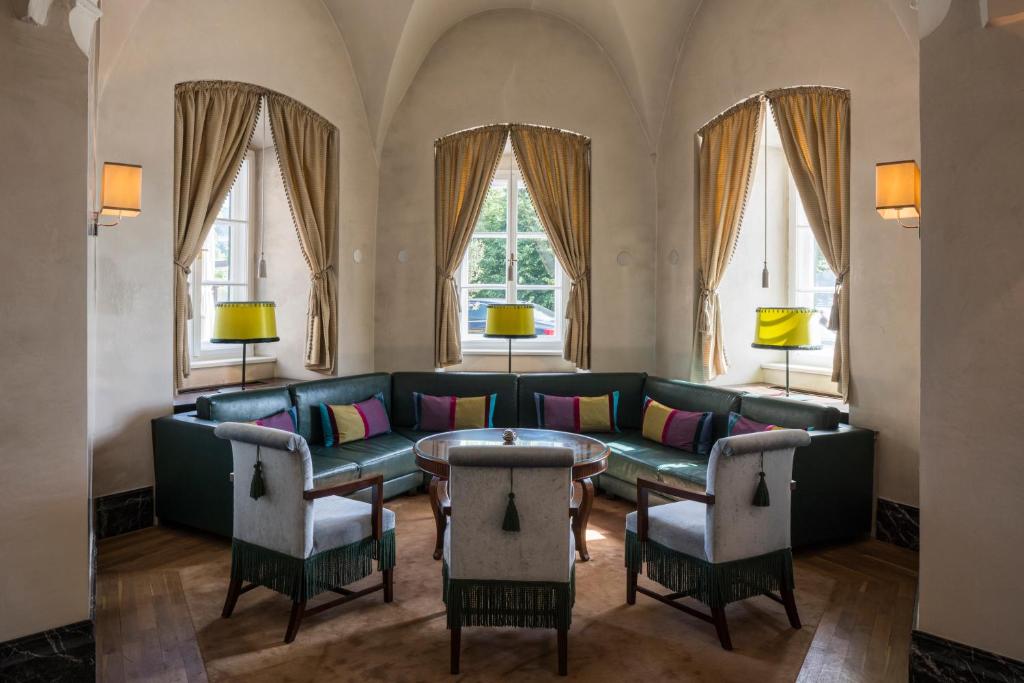 Posezení v ubytování Falkensteiner Schlosshotel Velden – The Leading Hotels of the World
