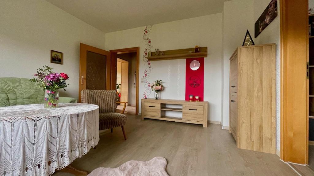 TV a/nebo společenská místnost v ubytování Ferienhaus "Am Flachsee"