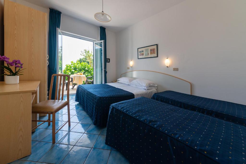 Postel nebo postele na pokoji v ubytování Hotel Villa Ireos