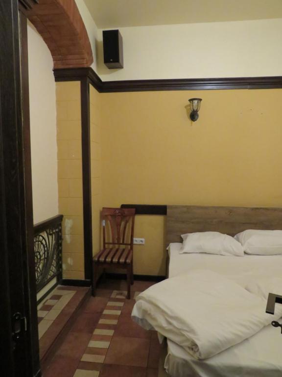 Postel nebo postele na pokoji v ubytování Hotel Jan & in the very center