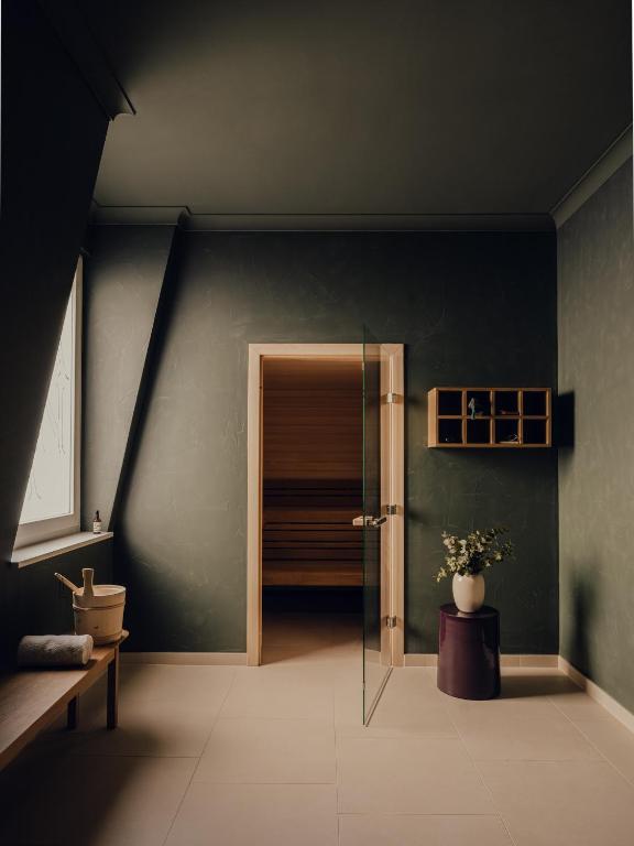 Postel nebo postele na pokoji v ubytování Design Hotel zum Hirschen Salzburg