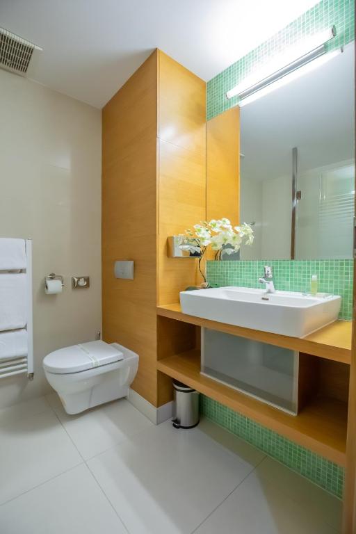 Kúpeľňa v ubytovaní IMPIQ Hotel