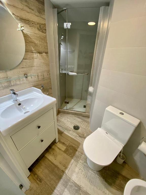 Koupelna v ubytování Apartamento 4pax en pleno centro Plaza Salvador