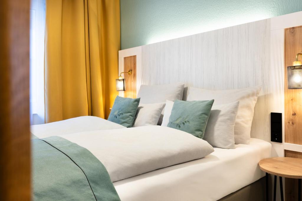 Postel nebo postele na pokoji v ubytování Garner Hotel Cologne - Engelbertz by IHG