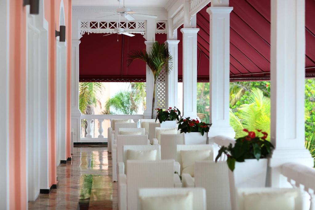 Posezení v ubytování Bahia Principe Grand Samana - Adults Only