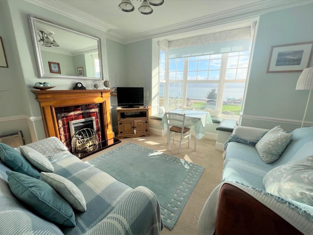 Ruang duduk di 2 Bed in Aberdovey DY017