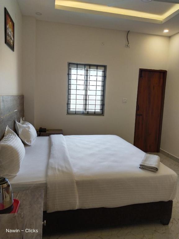 Postel nebo postele na pokoji v ubytování RedFox Hotel-T.Nagar