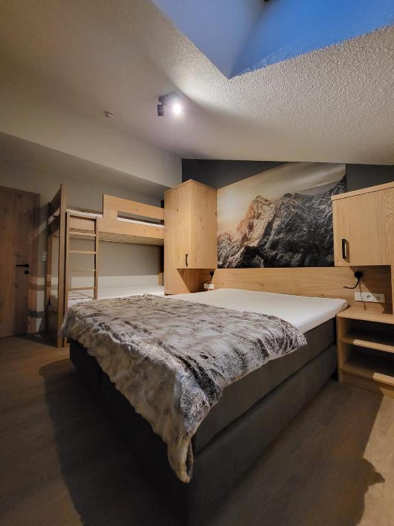 Postel nebo postele na pokoji v ubytování Almtraum Berwang
